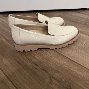 Vionic cream loafers. Very comfortable. Gently used.